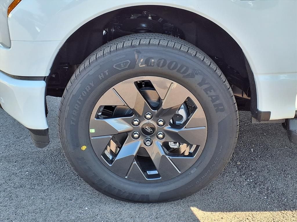 2025 Ford F-150 Lightning Flash - Photo 22