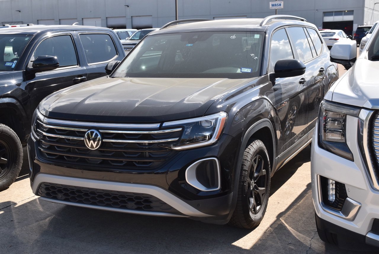 Used 2025 Volkswagen Atlas 2.0T Peak Edition SUV
