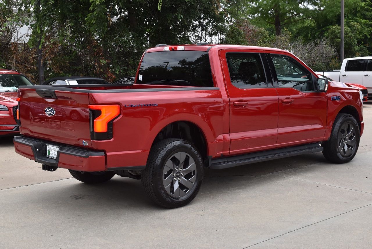 View vehicle photo 7