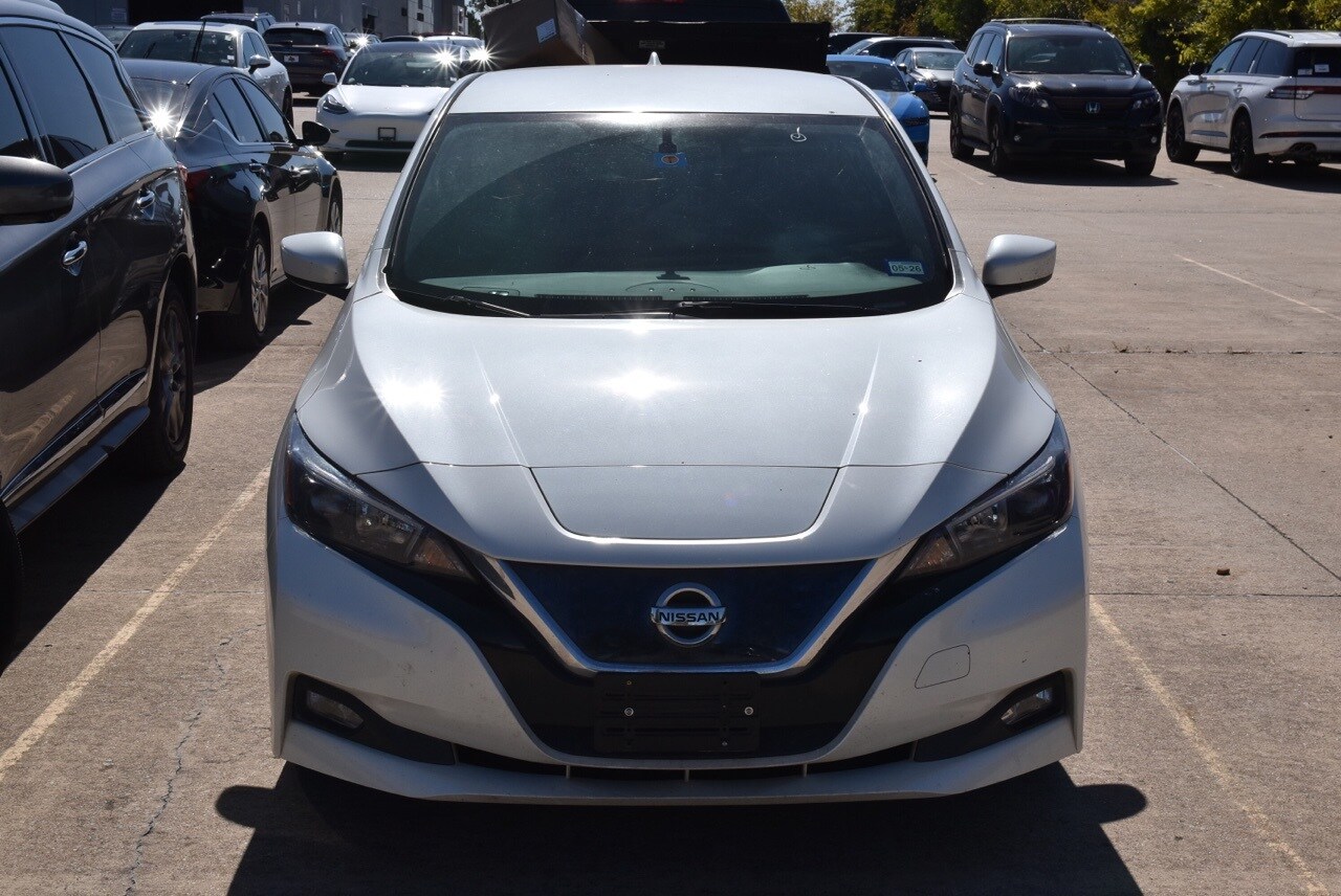 2018 Nissan Leaf SV photo 2