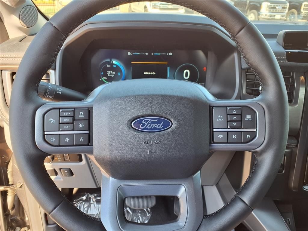 2025 Ford F-150 Lightning Flash - Photo 17