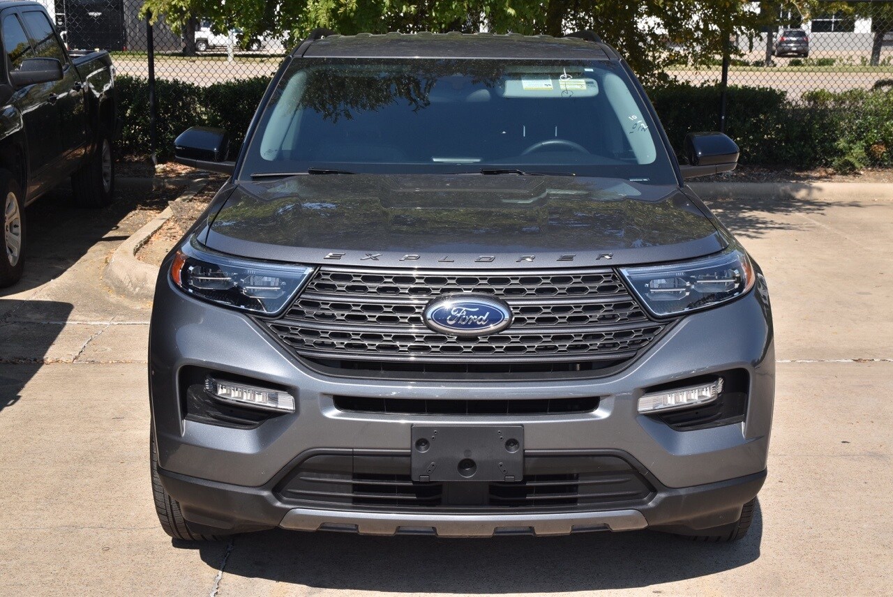 2023 Ford Explorer XLT photo 2