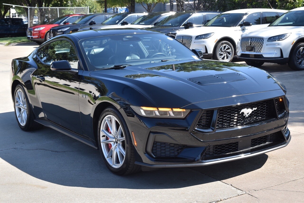 2024 Ford Mustang GT Premium photo 3