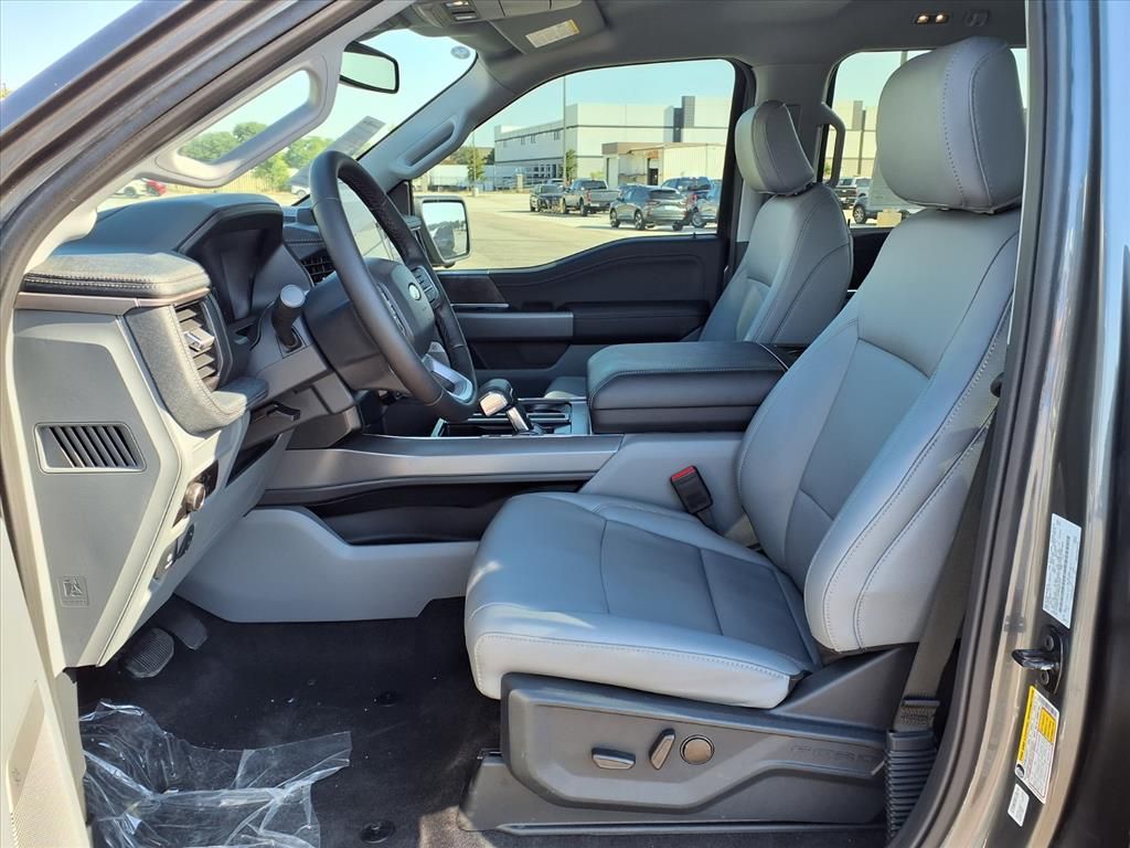 2025 Ford F-150 Lightning Flash - Photo 19