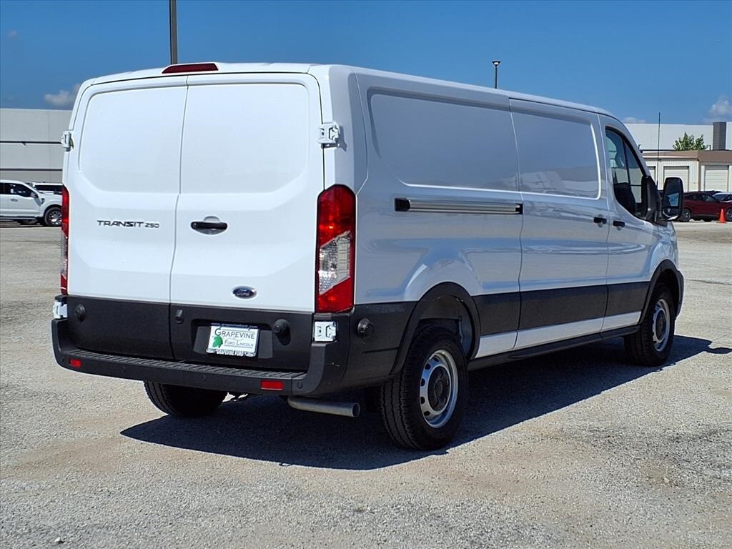2025 Ford Transit photo 4