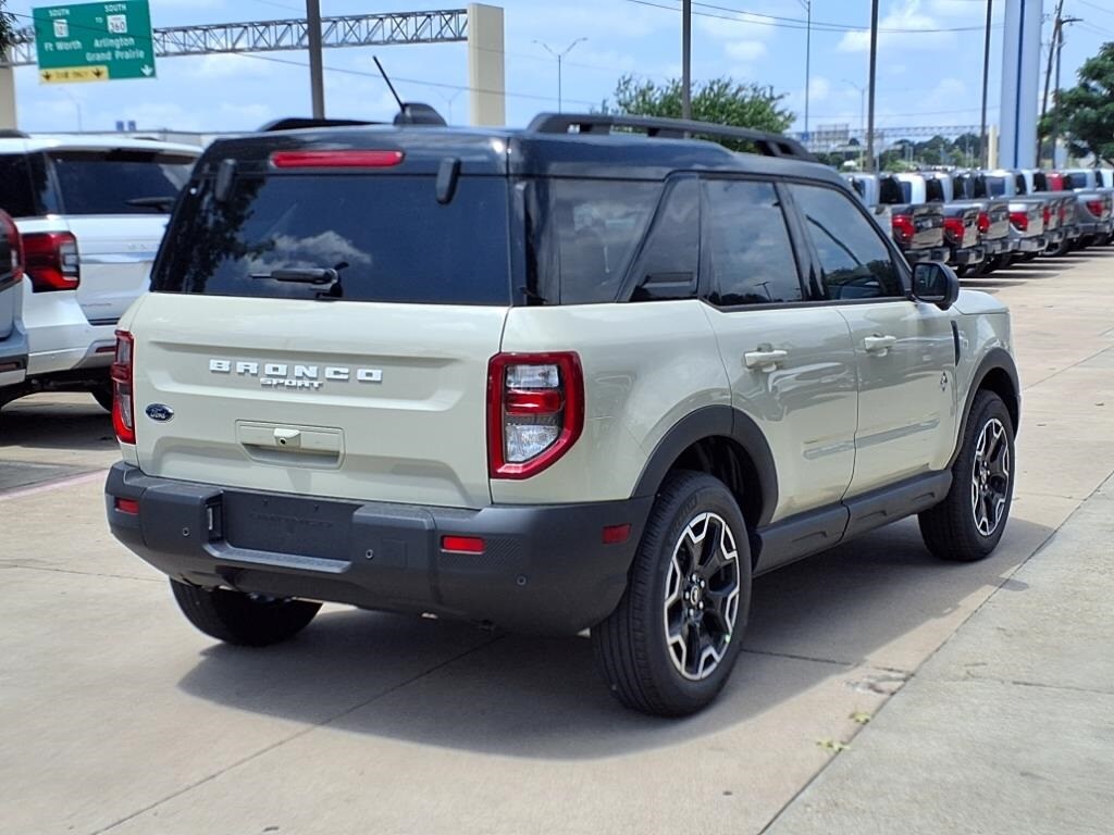 2025 Ford Bronco Sport Outer Banks photo 2