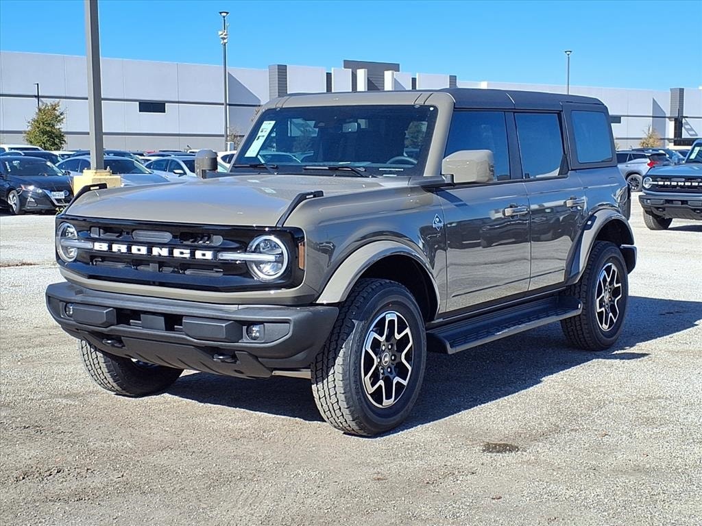 2025 Ford Bronco 4-Door Outer Banks's photo