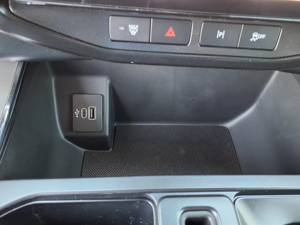 2025 Ford F-150 Lightning Flash - Photo 13