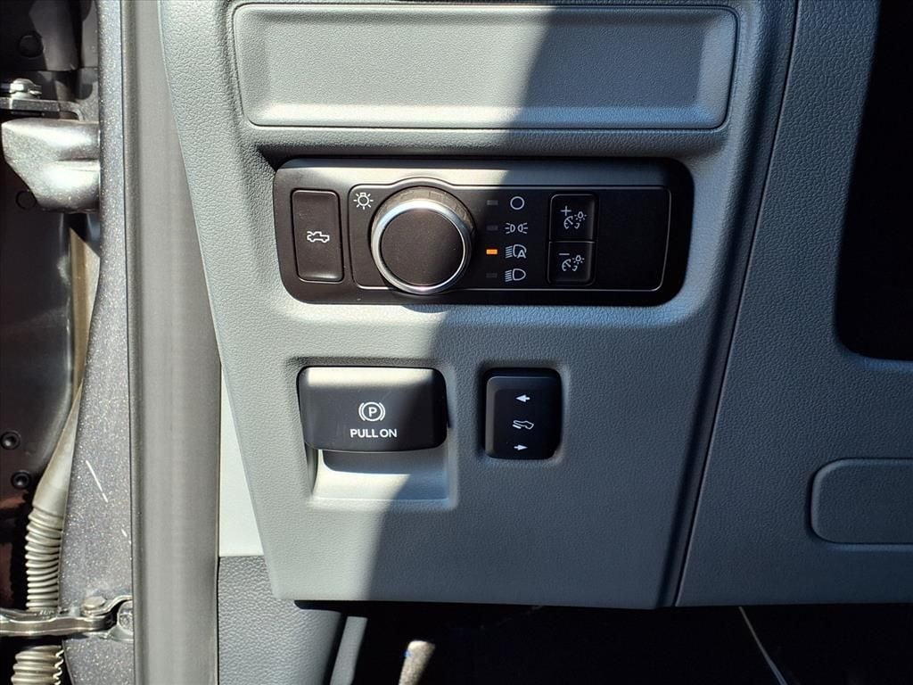 2025 Ford F-150 Lightning Flash - Photo 18