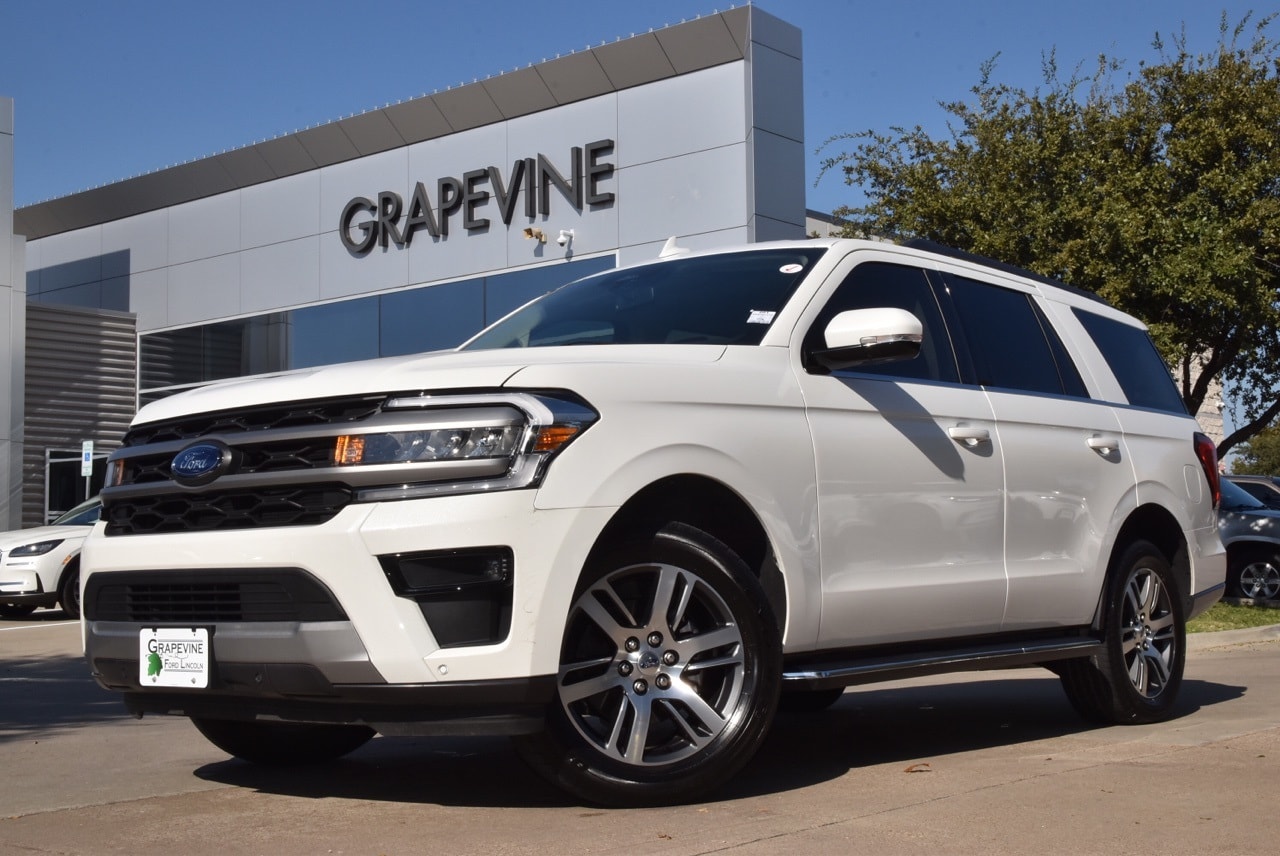 2023 Ford Expedition XLT's photo