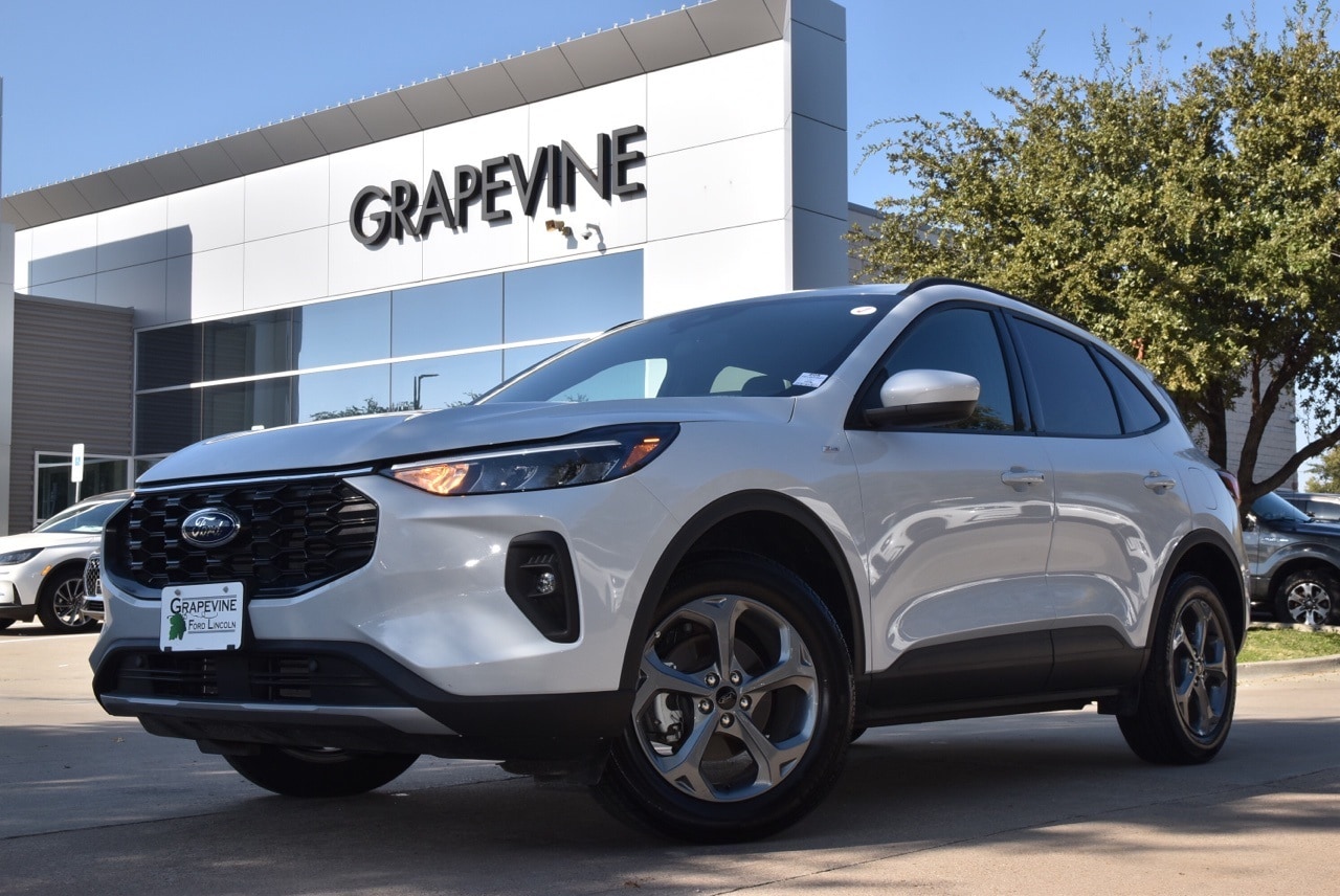 2025 Ford Escape ST-Line Select's photo