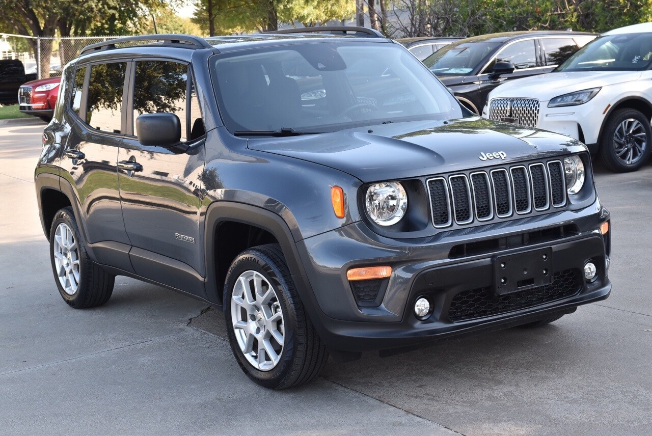 2023 Jeep Renegade Latitude photo 3