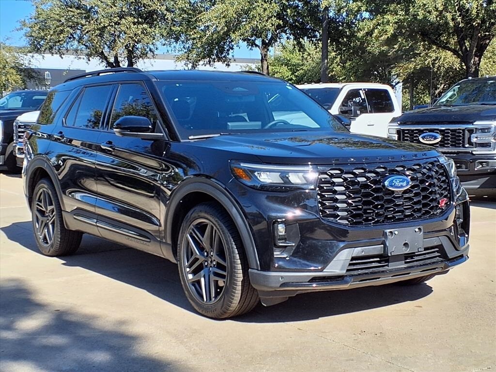 2025 Ford Explorer ST photo 2