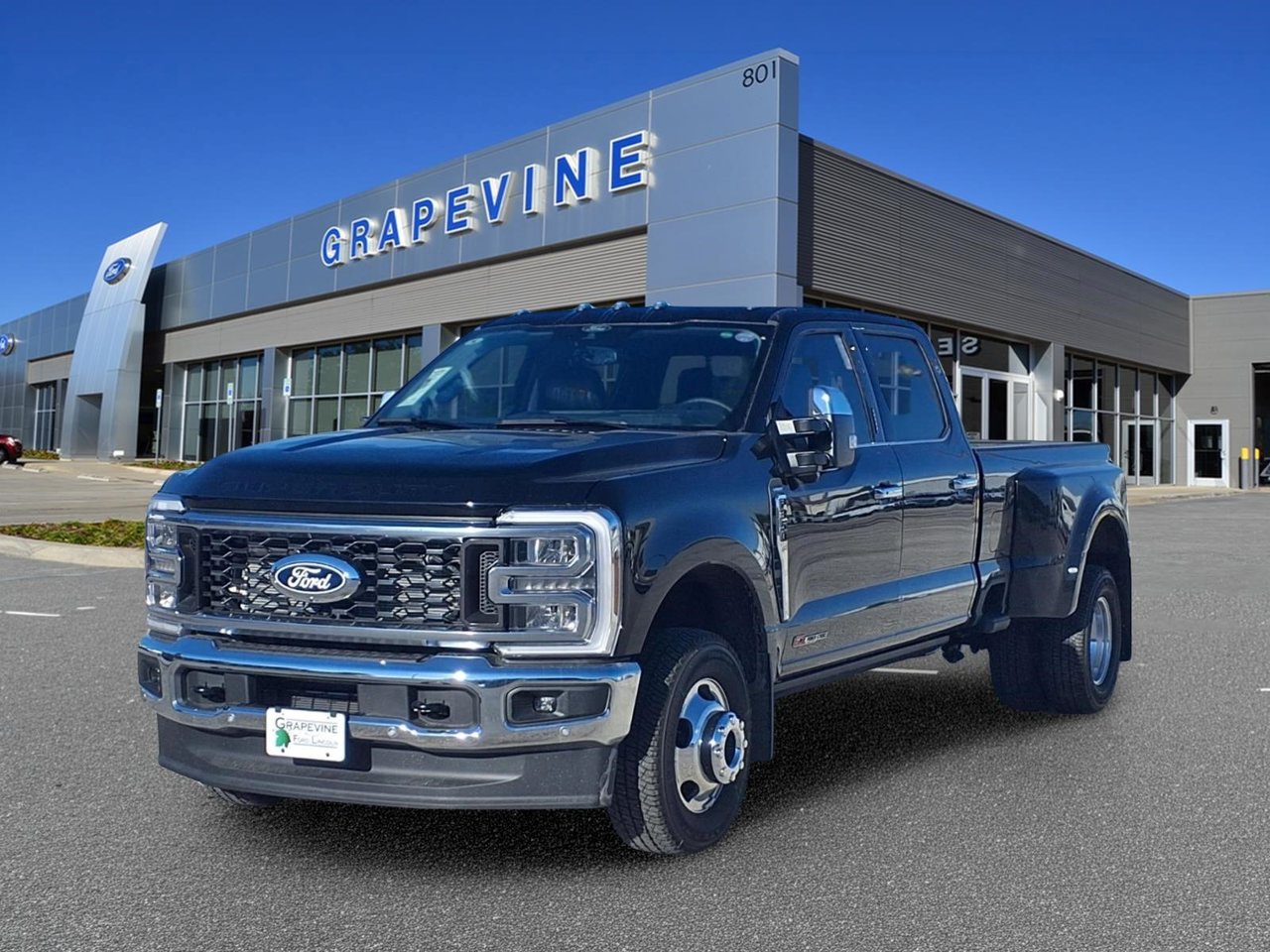2027 Ford F-350 Lariat Truck Crew Cab