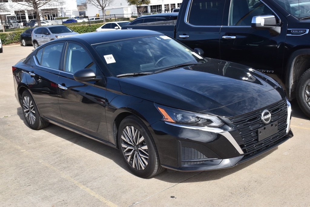 Used 2025 Nissan Altima 2.5 SV Sedan