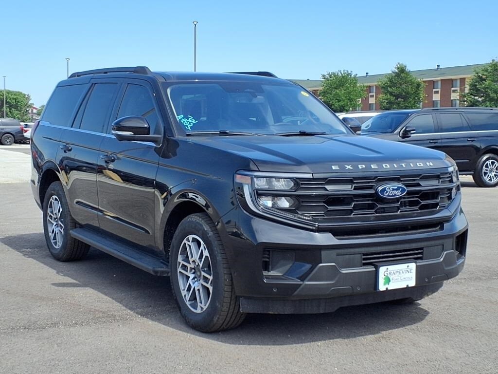 2025 Ford Expedition photo 3