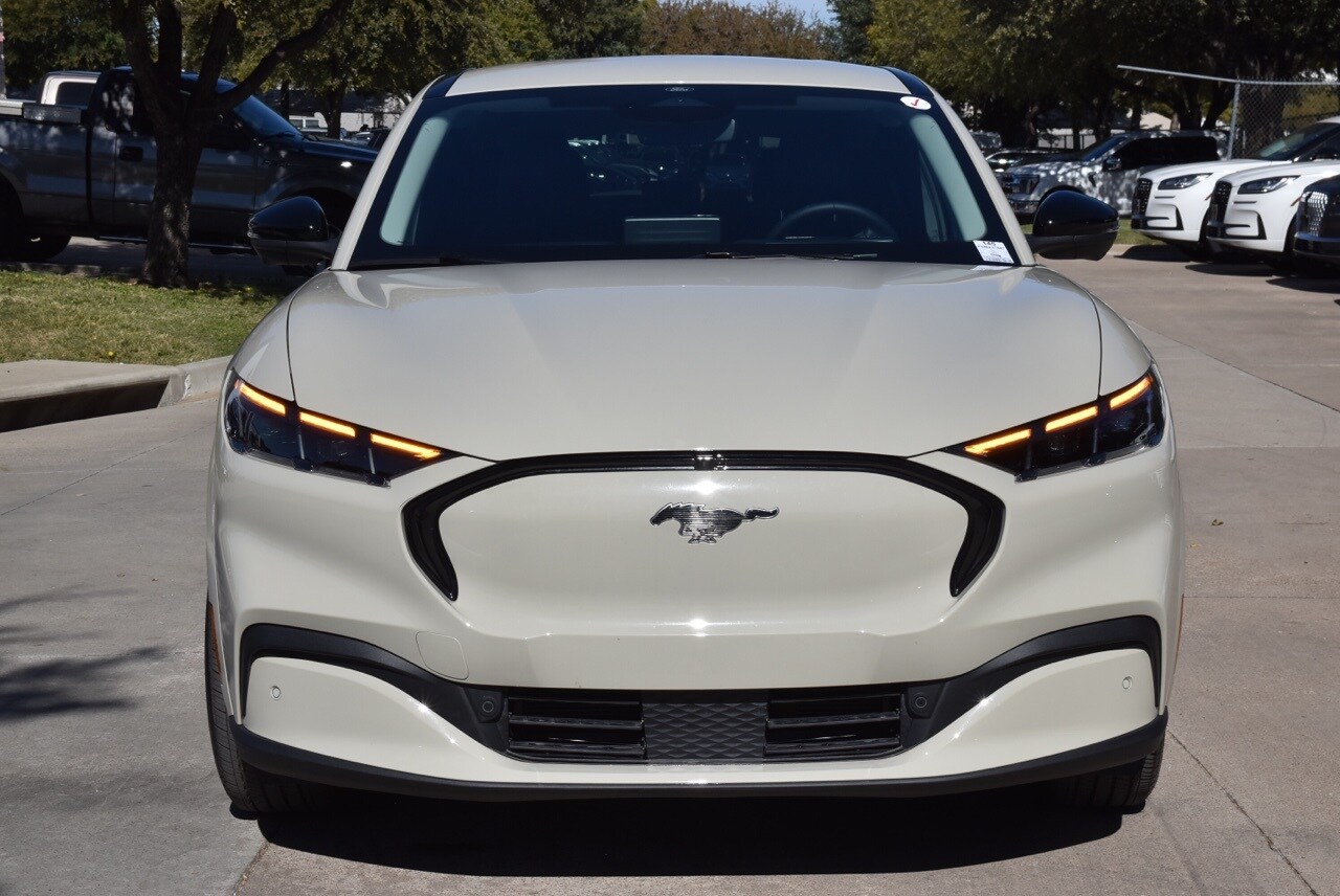 2025 Ford Mustang Mach-E Premium photo 2