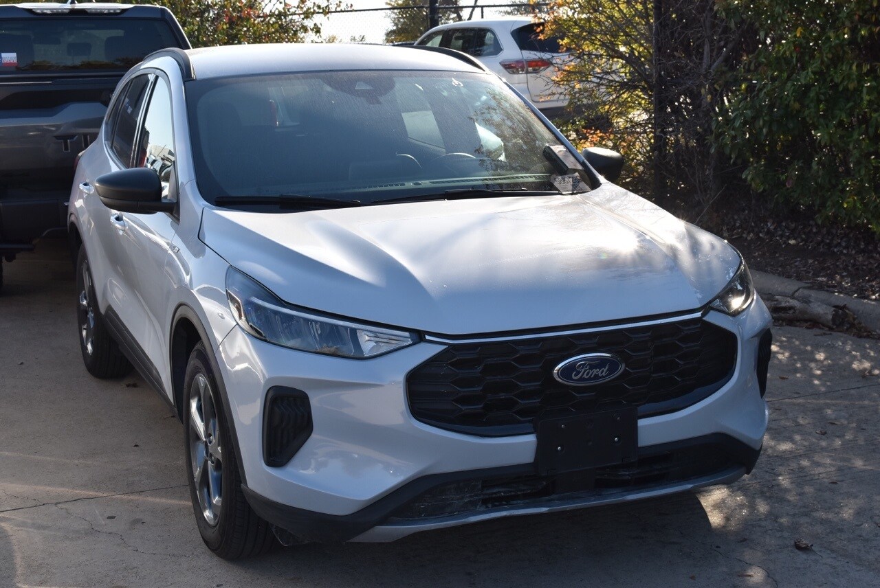 2025 Ford Escape ST-Line photo 3