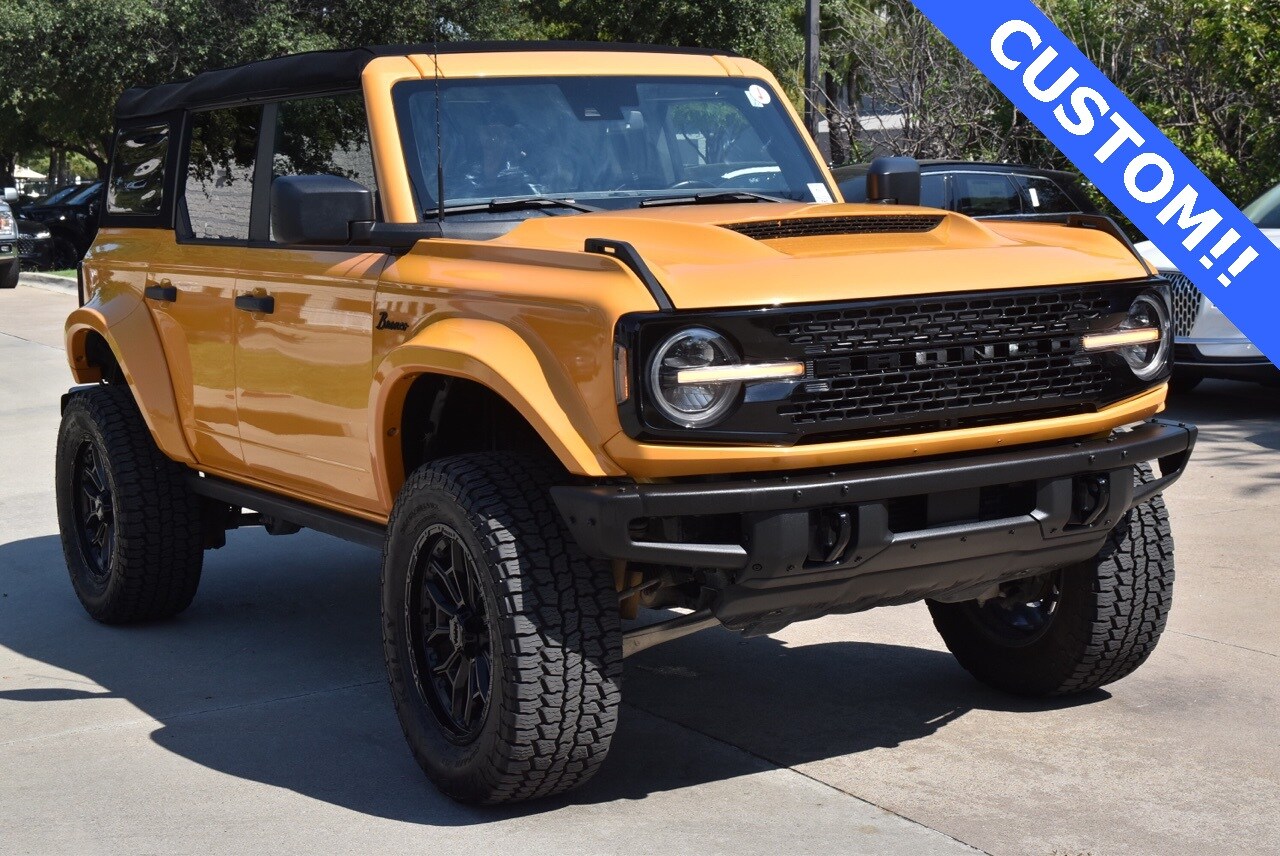 2022 Ford Bronco Wildtrak photo 2