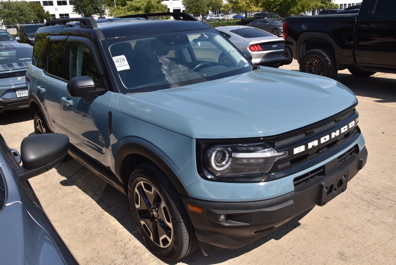 2023 Ford Bronco Sport Outer Banks photo 2