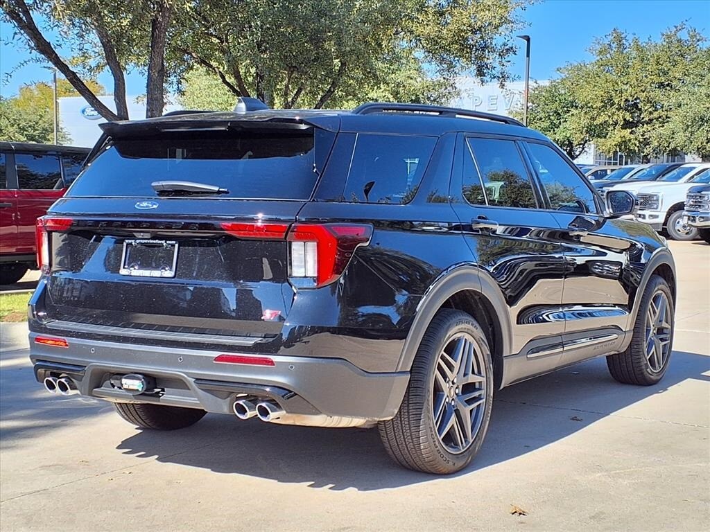2025 Ford Explorer ST photo 3