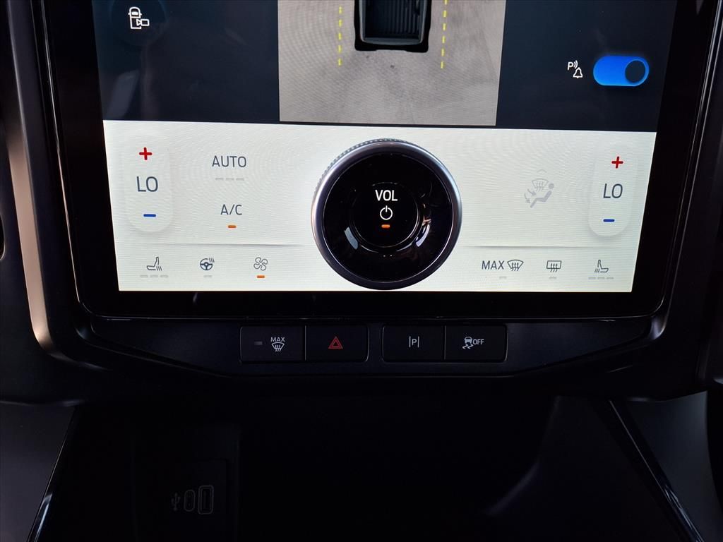 2025 Ford F-150 Lightning Flash - Photo 10