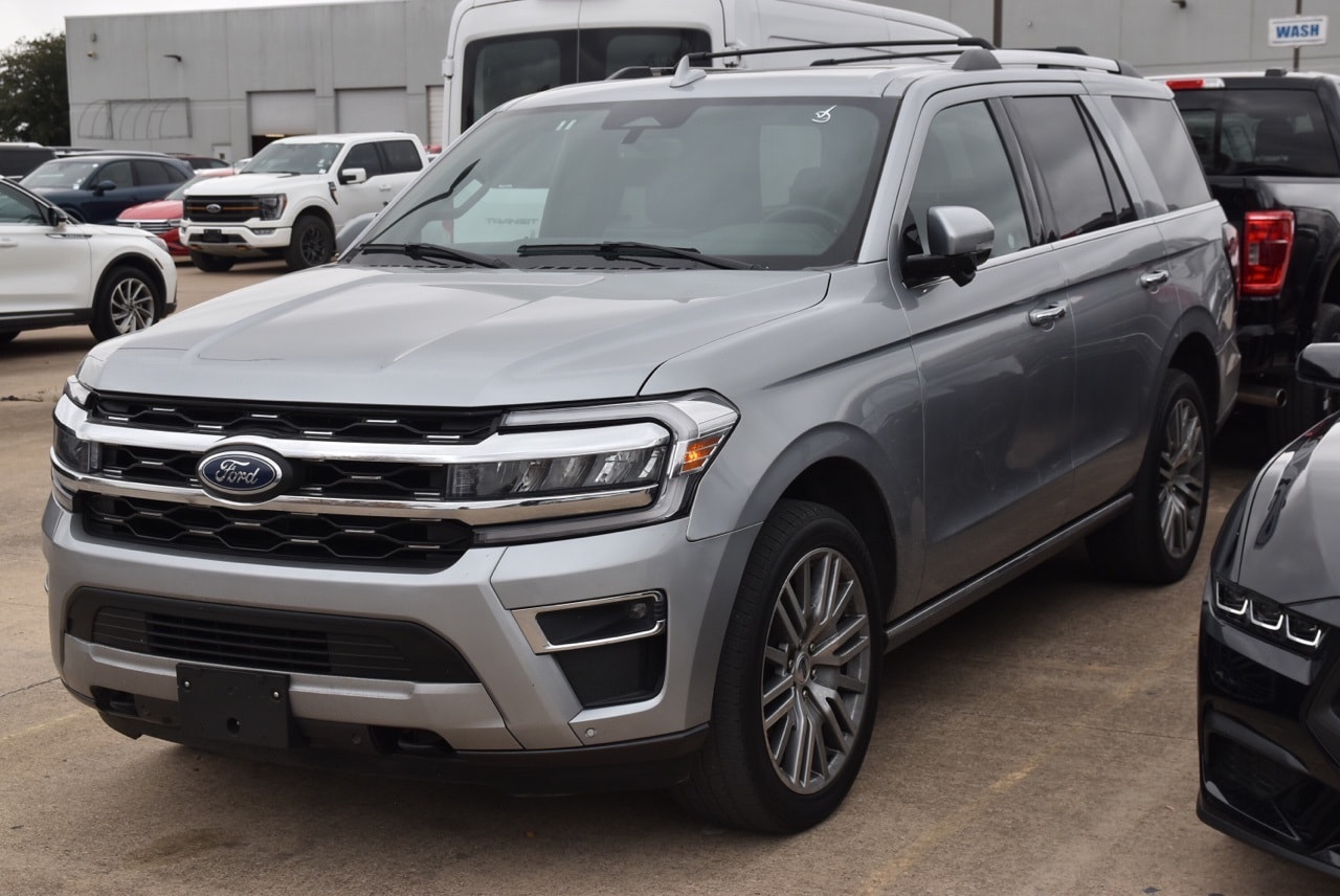 2023 Ford Expedition Limited's photo
