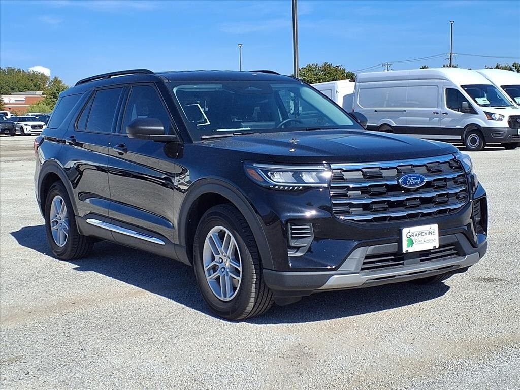 2025 Ford Explorer photo 3