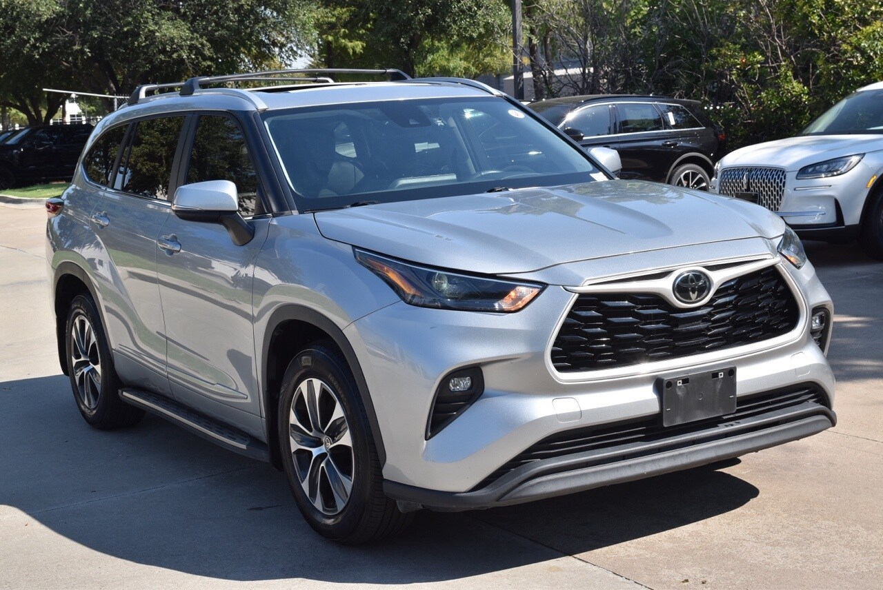 2023 Toyota Highlander XLE photo 3