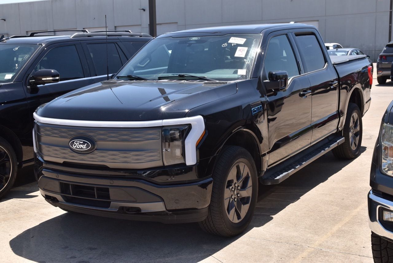 Certified 2025 Ford F-150 Lightning Lariat with VIN 1FTVW5L77SWG02646 for sale in Grapevine, TX