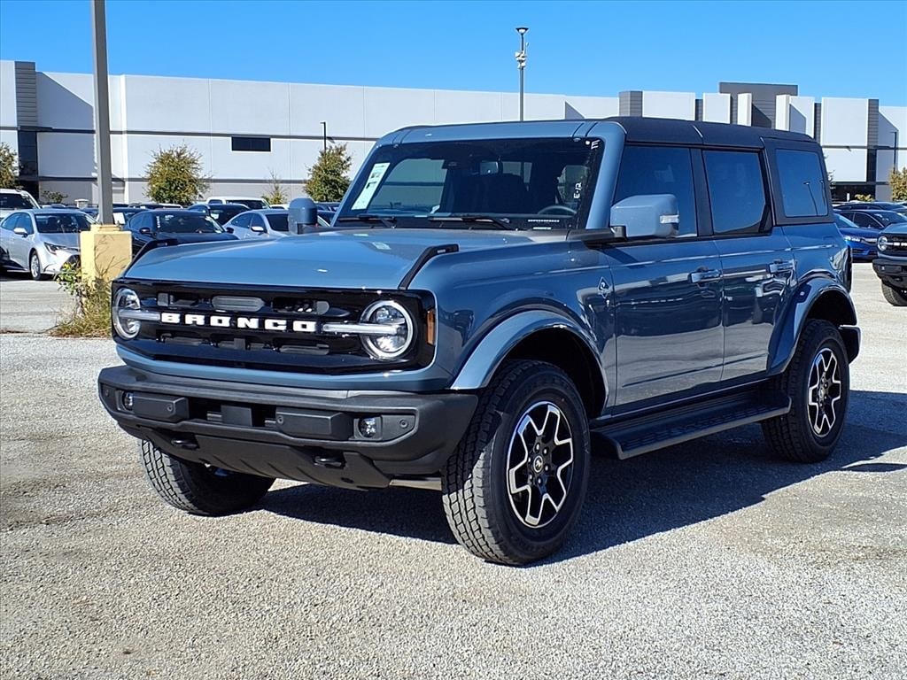 2025 Ford Bronco 4-Door Outer Banks's photo