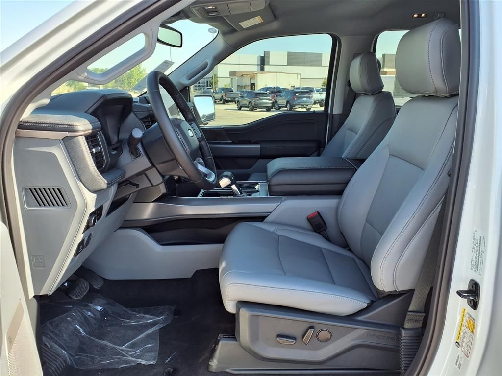 2025 Ford F-150 Lightning Flash - Photo 19