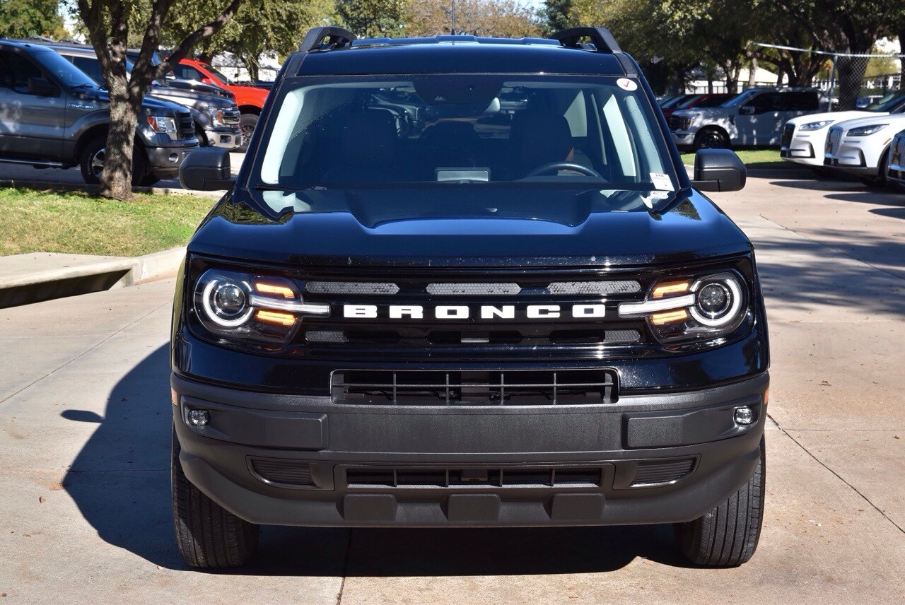 2023 Ford Bronco Sport Outer Banks photo 2