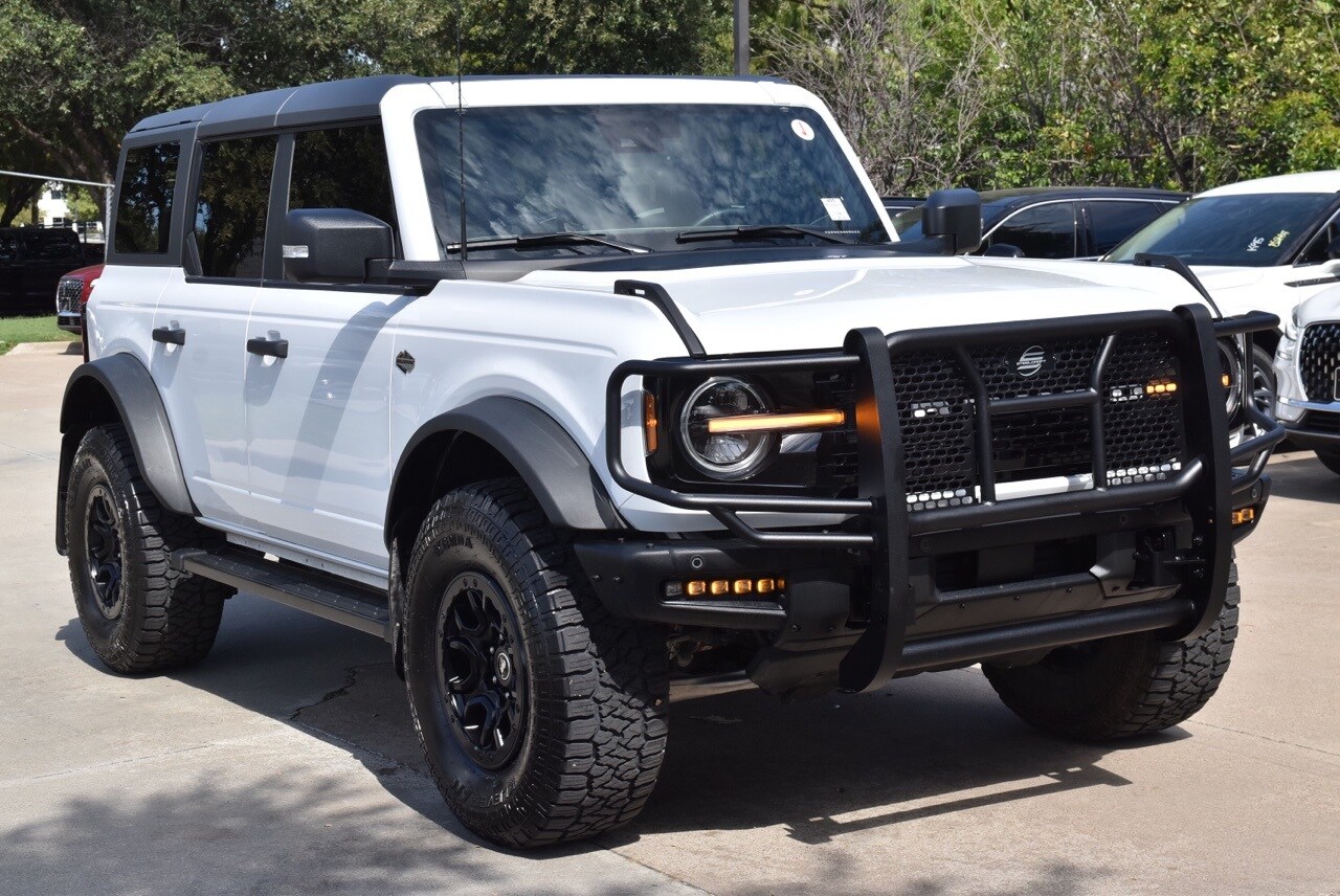 2024 Ford Bronco Wildtrak photo 2