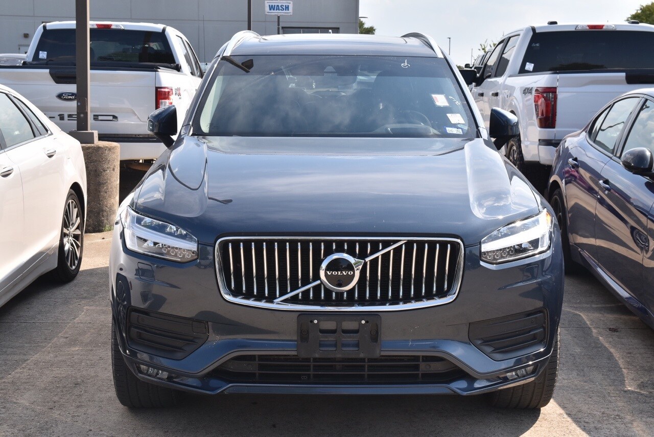 2022 Volvo XC90 T5 Momentum photo 2
