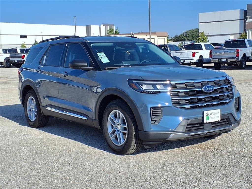 2025 Ford Explorer photo 3