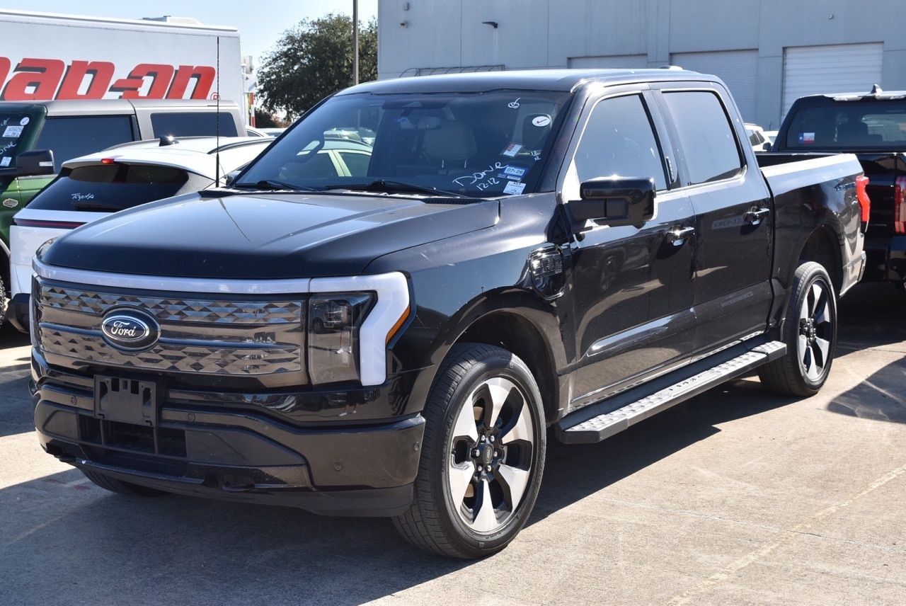 2023 Ford F-150 Lightning Platinum's photo