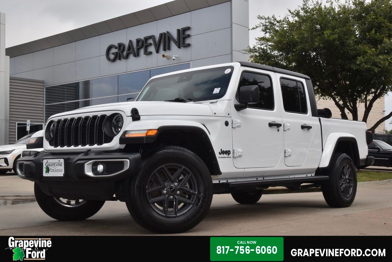 2024 Jeep Gladiator Sport S's photo