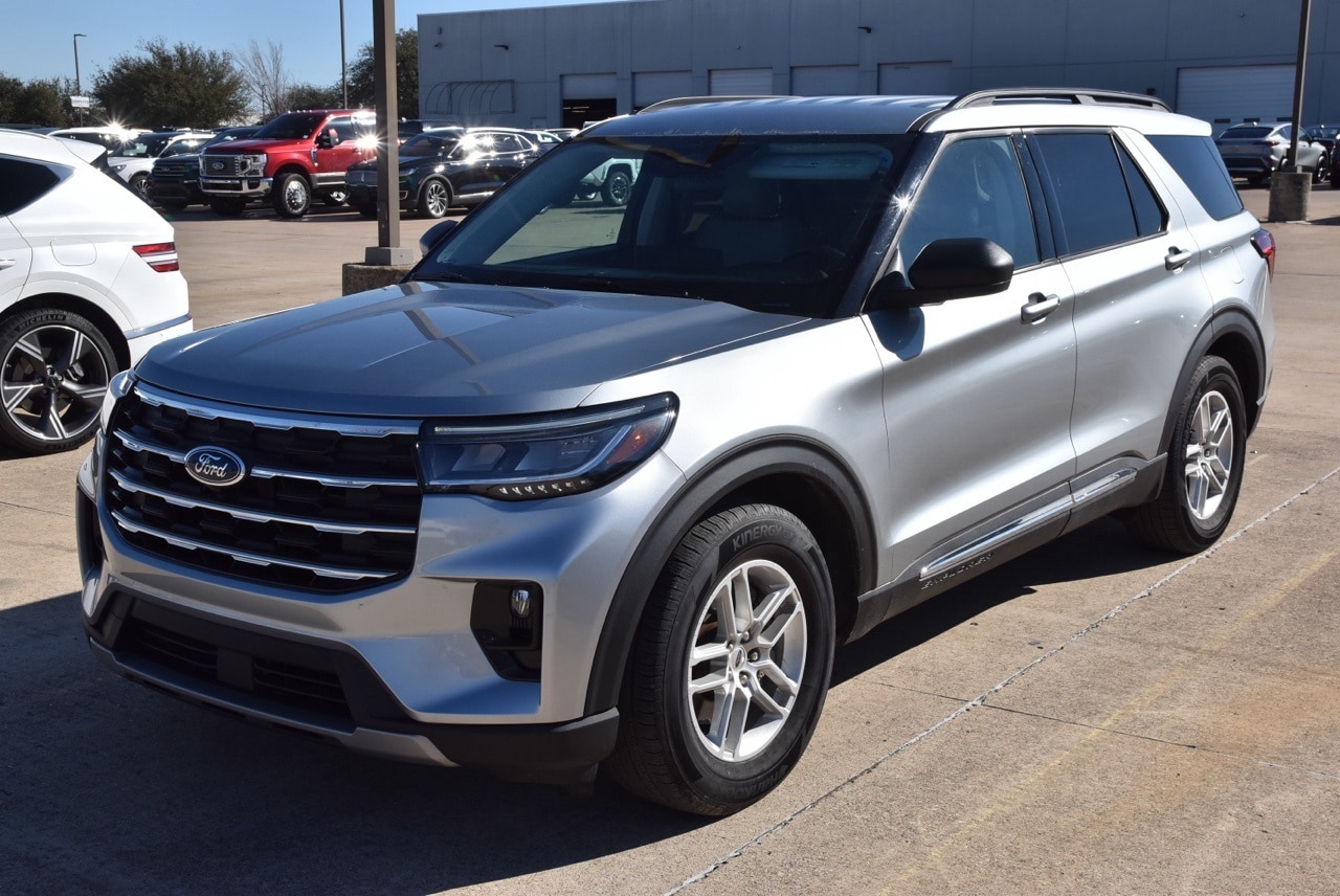 2025 Ford Explorer Active RWD