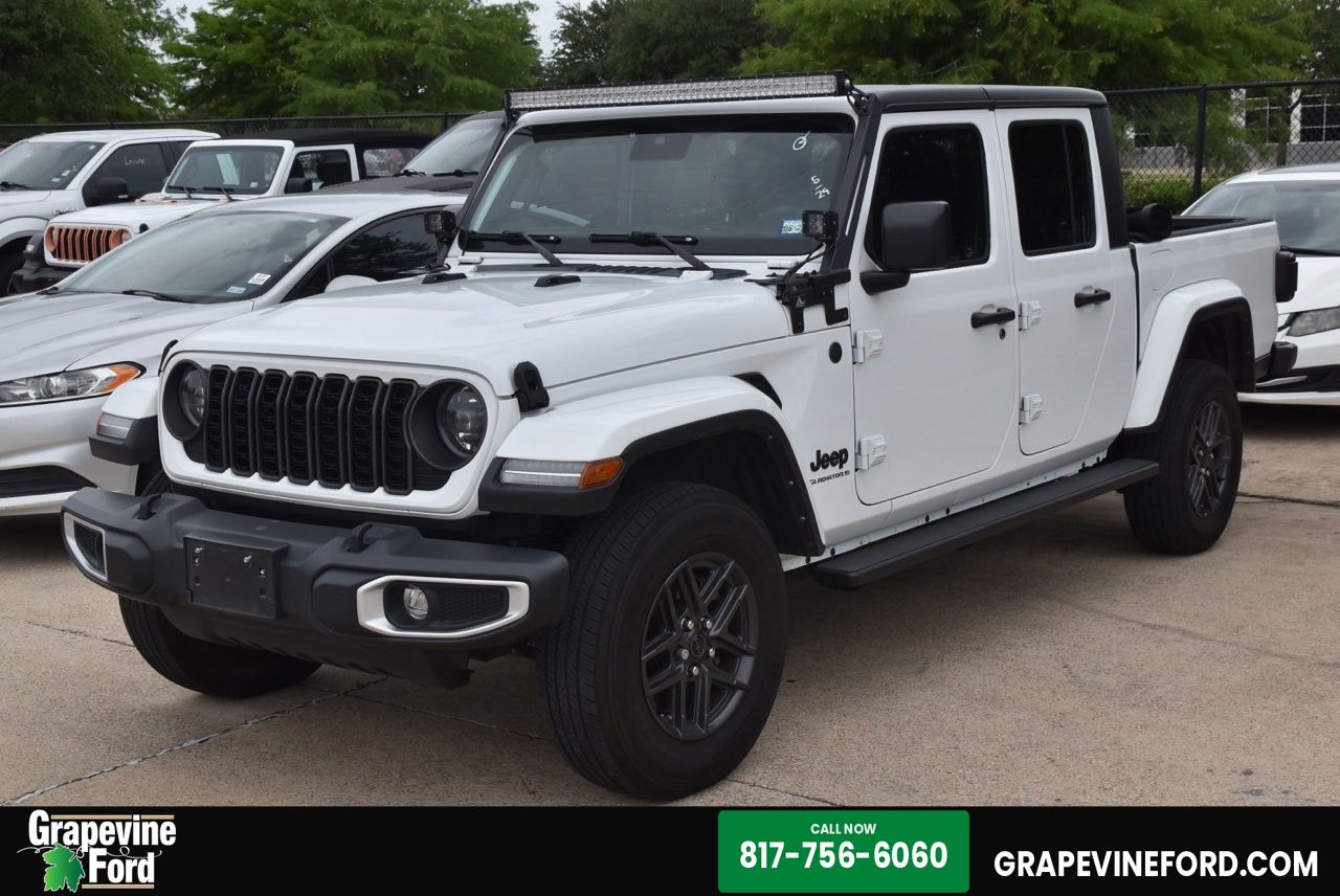 2024 Jeep Gladiator Sport S's photo