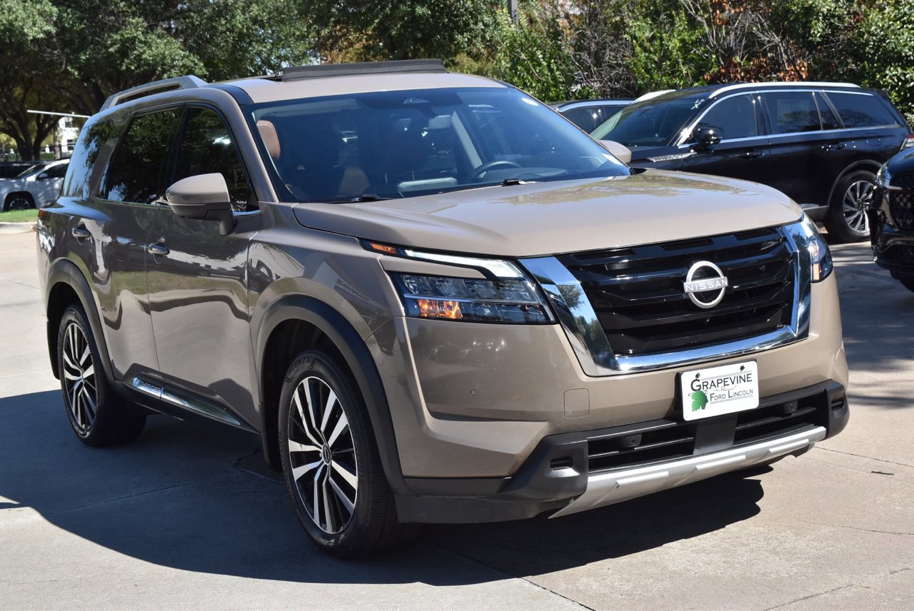 Used 2024 Nissan Pathfinder Platinum SUV