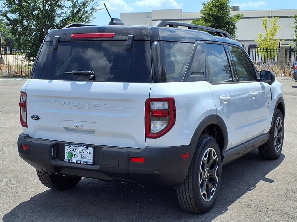 2025 Ford Bronco Sport Outer Banks photo 2