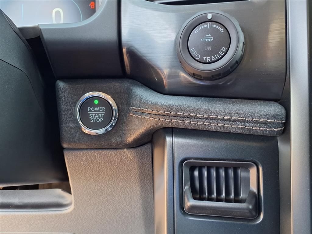 2025 Ford F-150 Lightning Flash - Photo 12