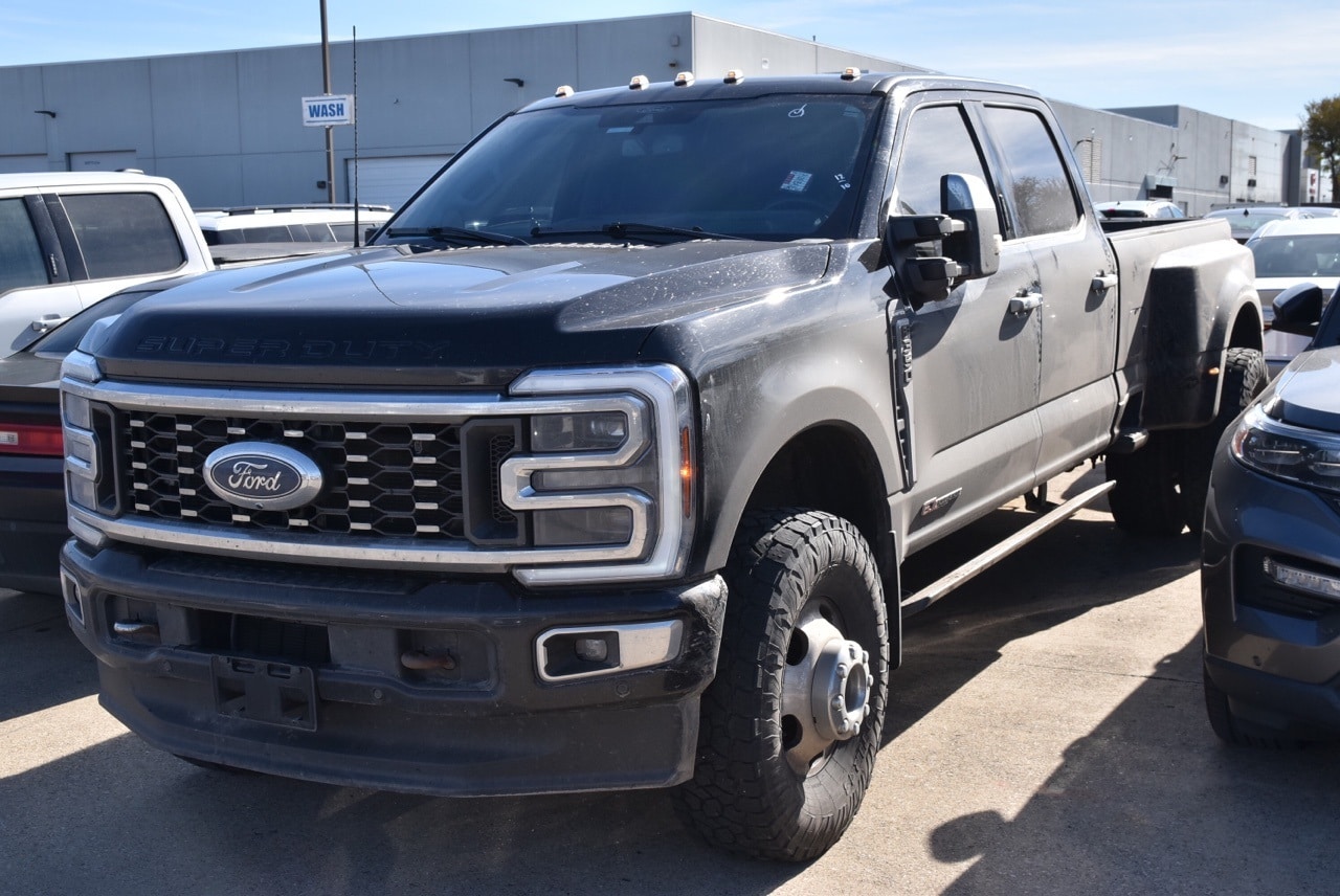2024 Ford F-350 Super Duty Limited's photo