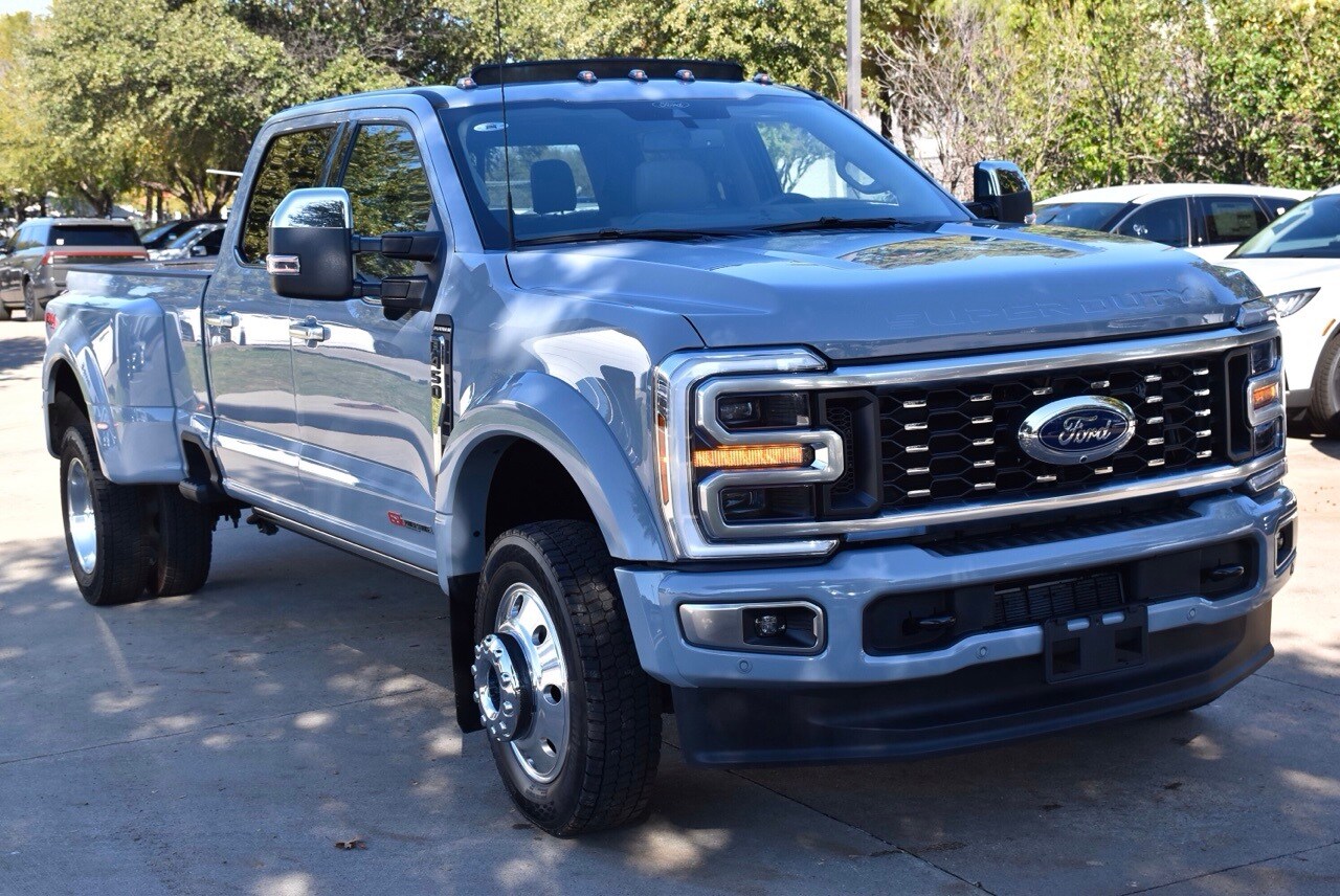 2026 Ford F-450 Platinum photo 3