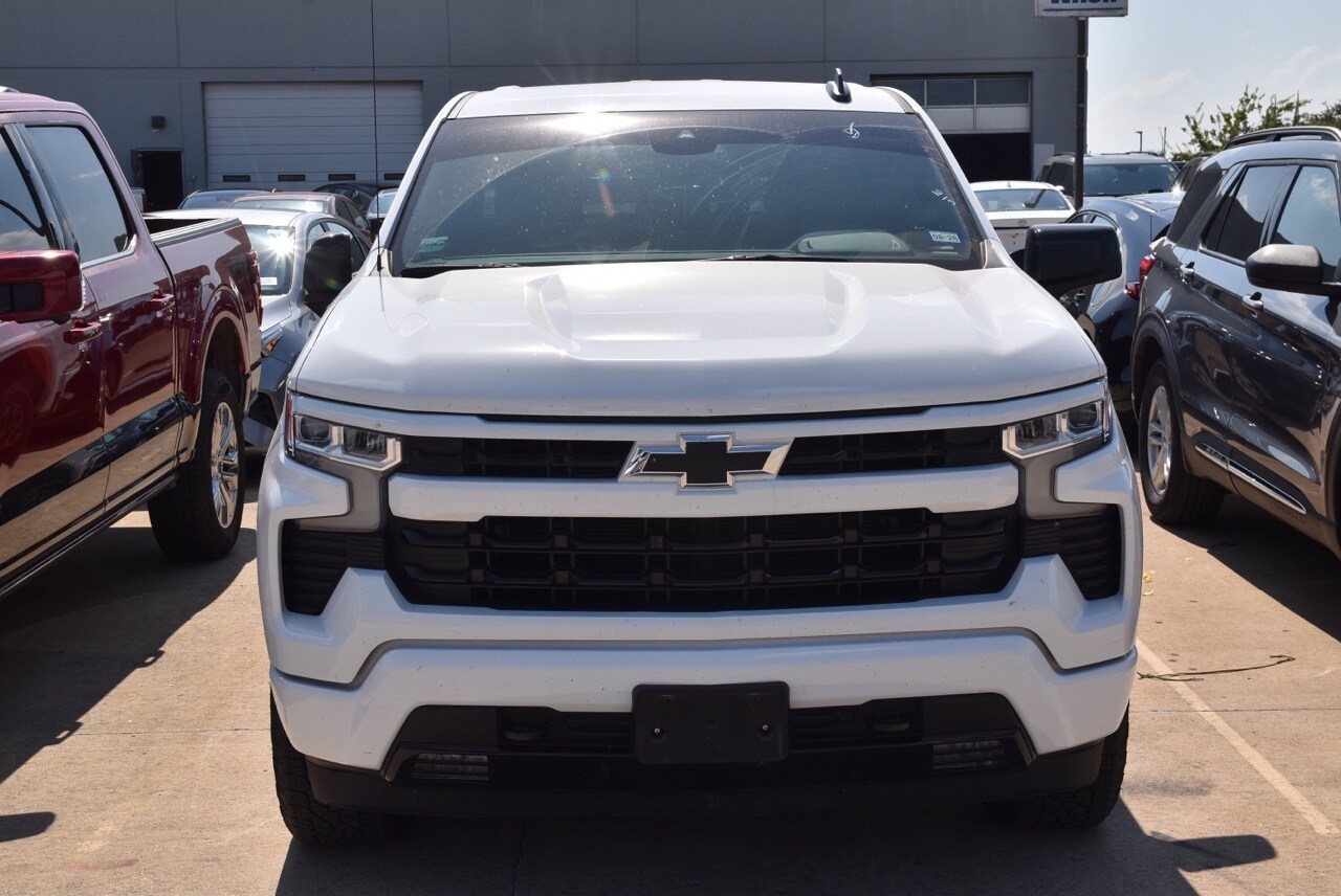 2023 Chevrolet Silverado 1500 RST photo 3