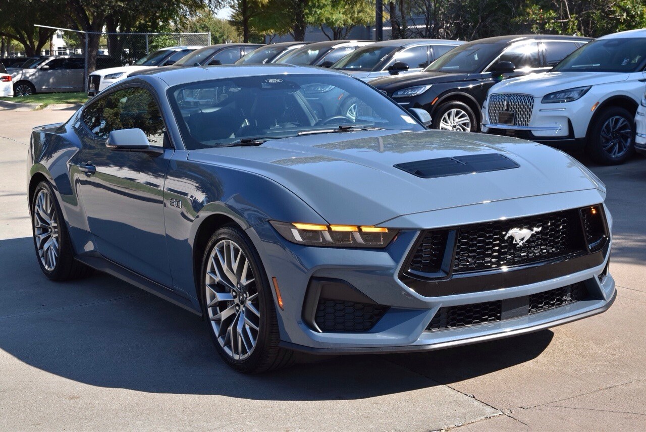 2024 Ford Mustang GT Premium photo 3