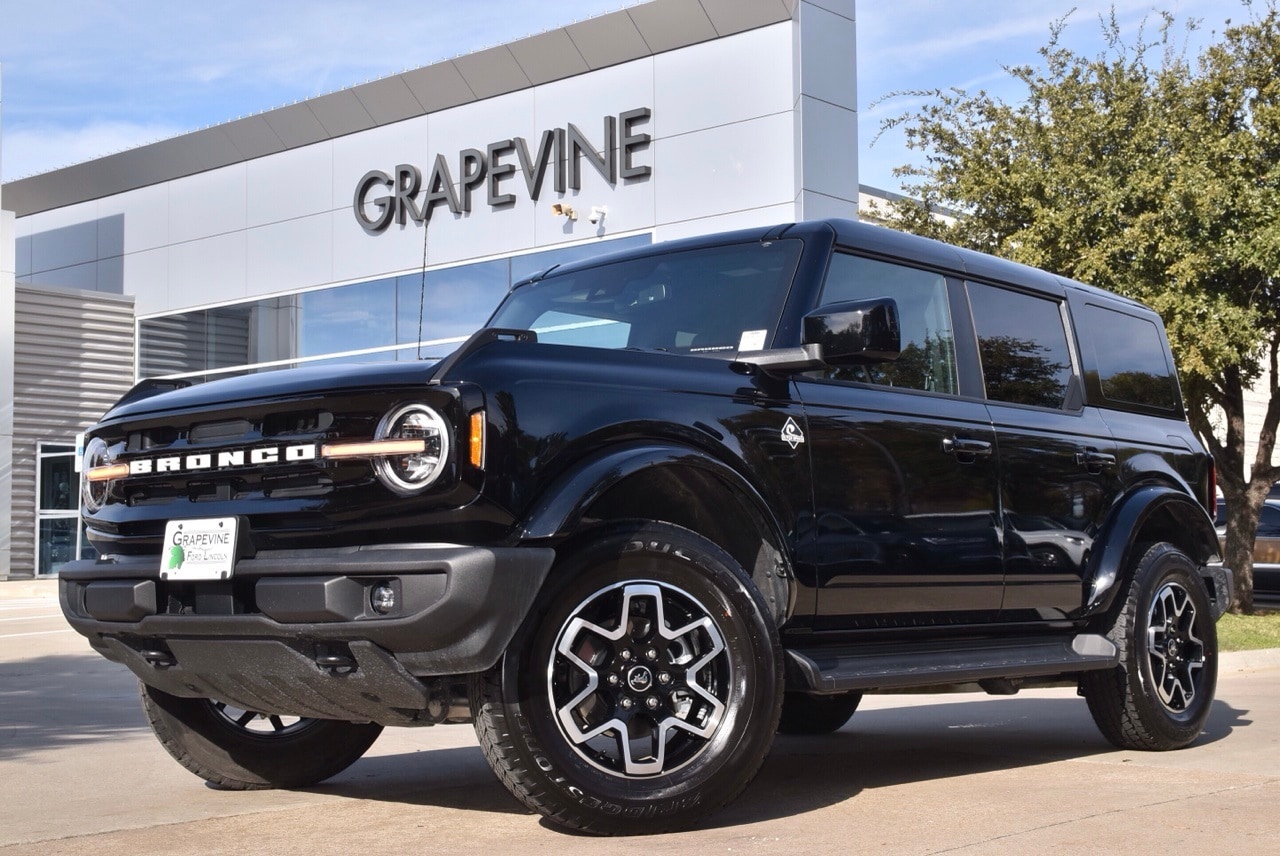 2025 Ford Bronco 4-Door Outer Banks's photo