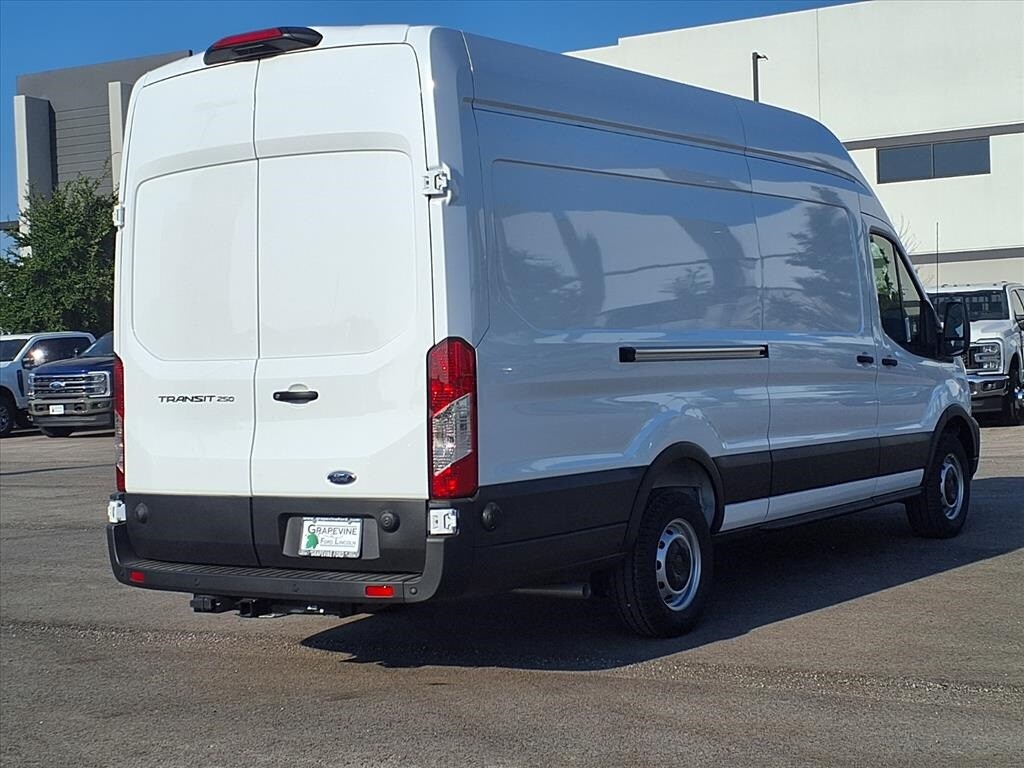 2025 Ford Transit photo 4