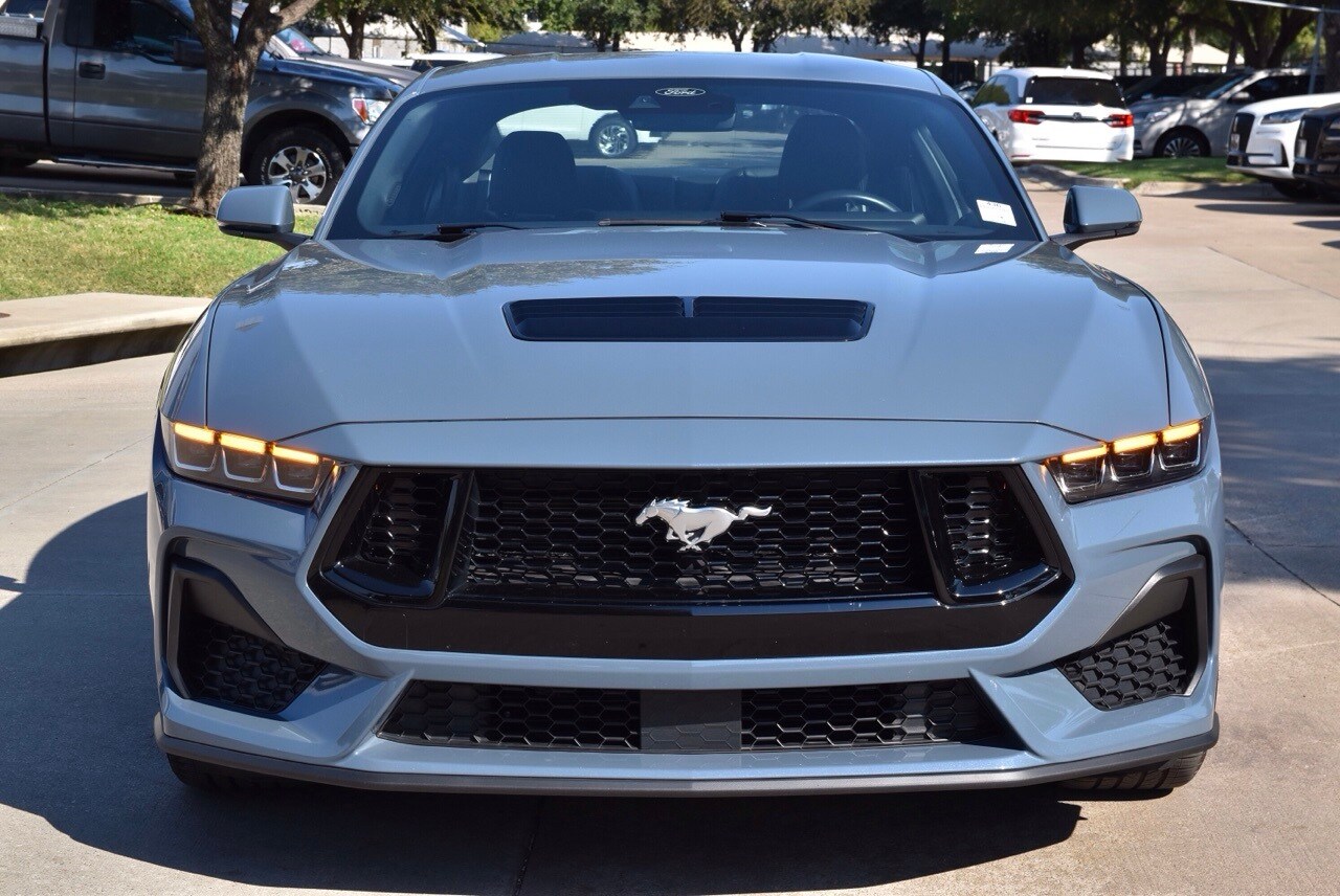 2024 Ford Mustang GT Premium photo 2